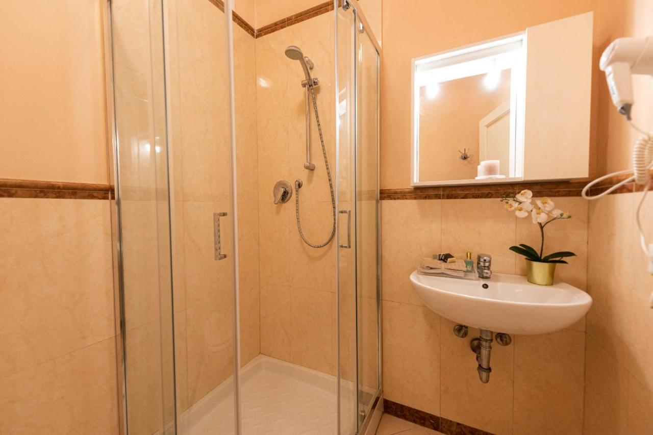 Apartments Florence- Palazzo Pitti ภายนอก รูปภาพ